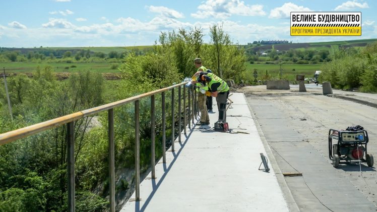 Триває ремонт дороги в селі Вербилівці