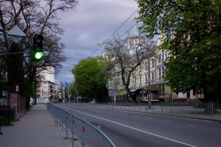 Франківський фотограф виклав у мережу світлини спорожнілих міських вулиць під час Великодніх свят