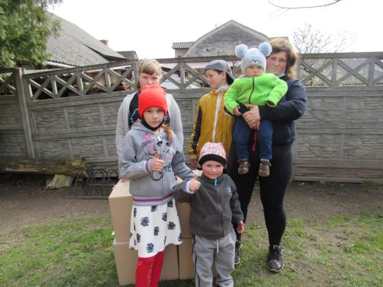 До Великодня 15 прикарпатських малозабезпечених родин отримали благодійну допомогу ФОТО