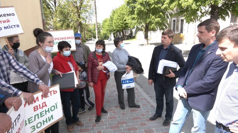 “Центр — не базар”. Калушани протестують проти будівництва 10 торгових кіосків