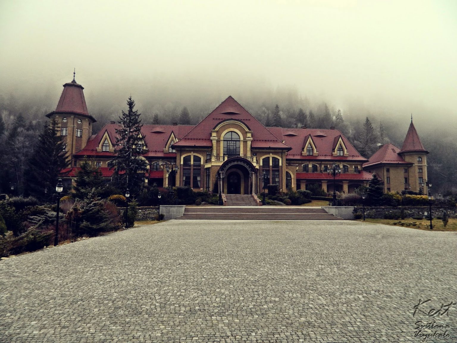 Цьогоріч планують відремонтувати дорогу до президентської резиденції у Гуті