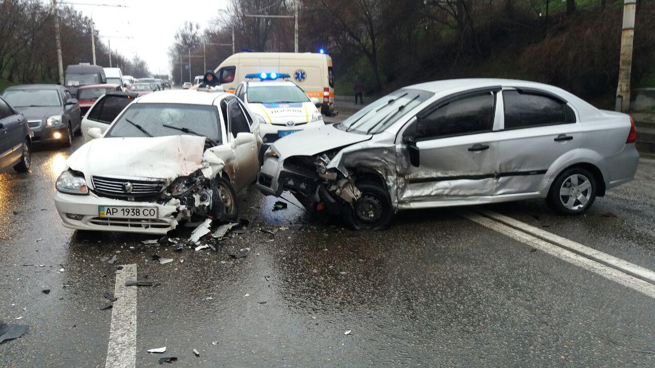 Неподалік Франківська сталась аварія - є постраждалі ВІДЕО