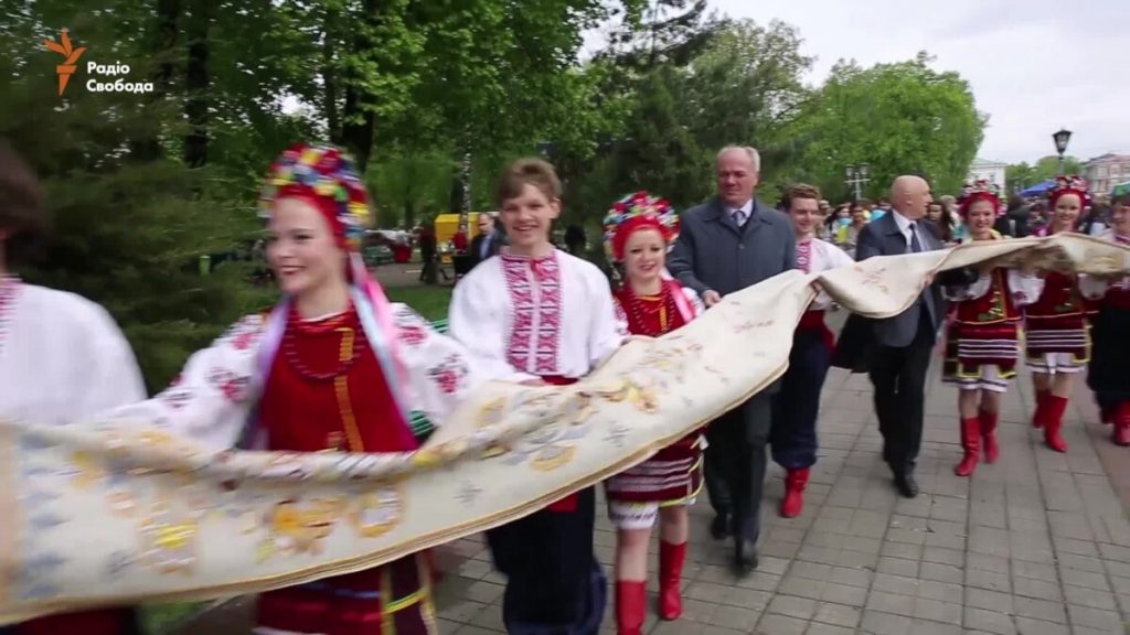До Дня вишиванки на Прикарпатті планують встановити рекорд “Найдовший рушник”