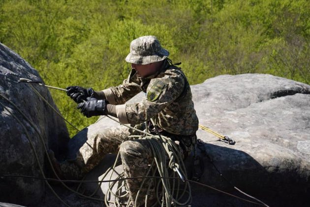 Вояки прикарпатської “десятки” здобули звання “Альпініст України” ФОТОРЕПОРТАЖ