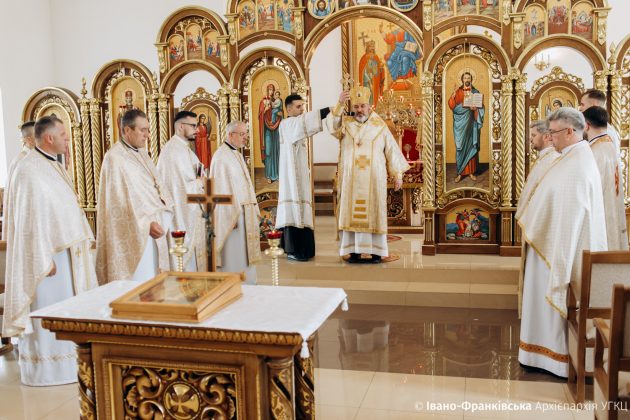 Випускники Івано-Франківської духовної семінарії отримали дипломи ФОТО