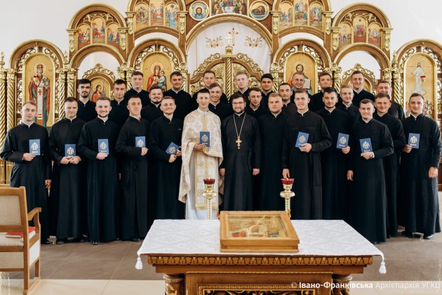 Випускники Івано-Франківської духовної семінарії отримали дипломи ФОТО