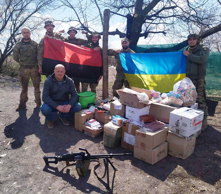 Благодійники з Тлумаччини доставили допомогу бійцям на передову ФОТО