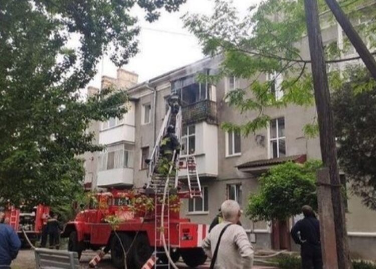 В одній з багатоповерхівок Франківська спалахнула квартира ВІДЕО