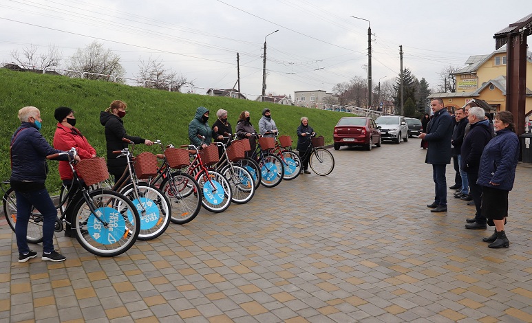 Прикарпатським листоношам придбали велосипеди ФОТО