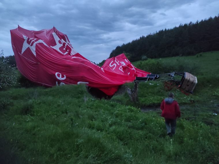 На Хмельниччині впала повітряна куля з людьми на борту, є загиблий та поранені ФОТО