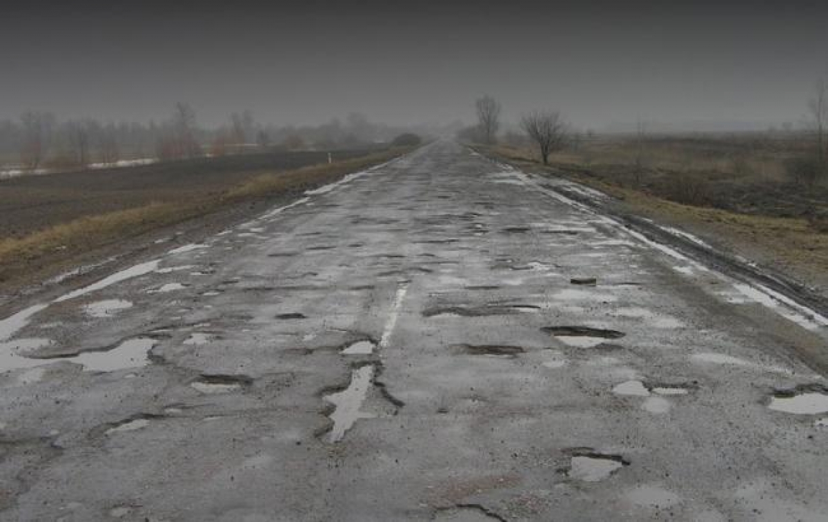 Життя без асфальту: як виглядає найгірша дорога Івано-Франківщини ВІДЕО