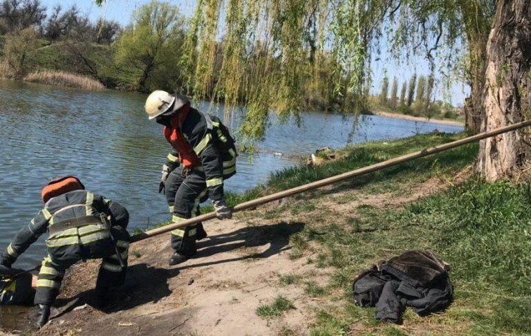 З дна франківського озера витягнули тіло чоловіка