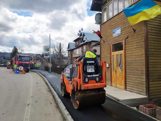 Від Ворохти до Кривопільського перевалу ремонтують дорогу ФОТО