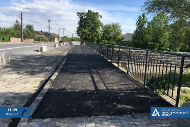 В Івано-Франківській області, на трасі сполученням Мукачево-Львів, ремонтують відразу три мости ФОТО