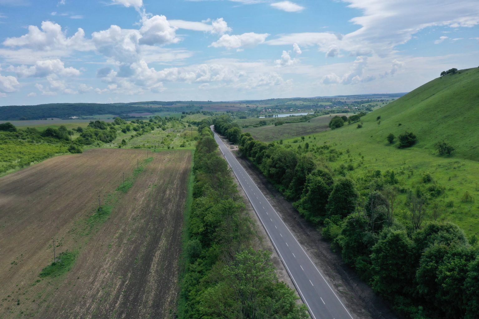 На Рогатинщині ремонтують дорогу міжнародного значення ФОТО