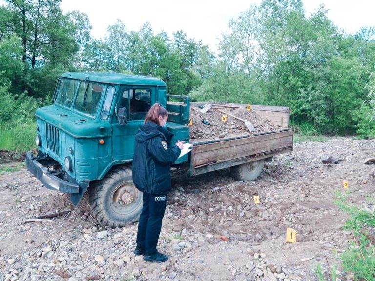 У Болехівській громаді затримали вантажівку з краденим гравієм ФОТО