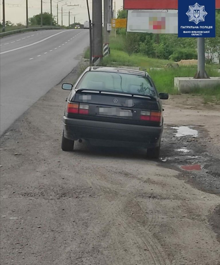 Франківські патрульні спіймали двох водіїв з "липовими" документами