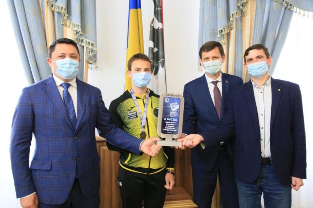 Юні прикарпатці стали срібними призерами чемпіонату України з хокею з шайбою ФОТО