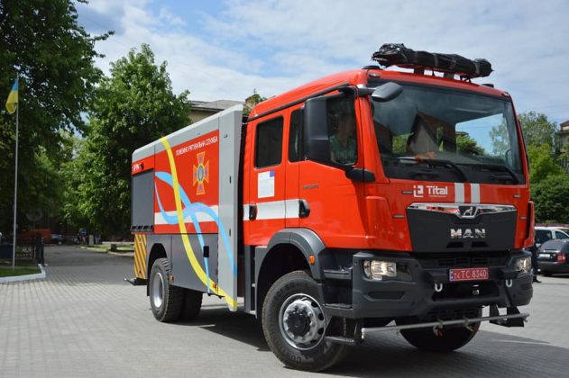 На Прикарпатті придбали новий сучасний пожежно-рятувальний автомобіль ФОТО