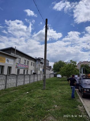 У Франківську продовжують демонтувати незаконно встановлену зовнішню рекламу ФОТО