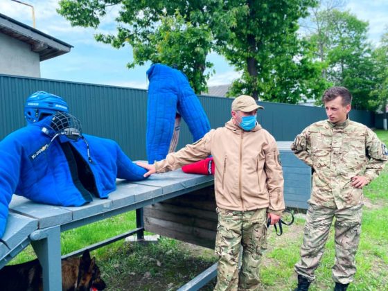 До кінологічного центру прикарпатської поліції завітали юні ліцеїсти