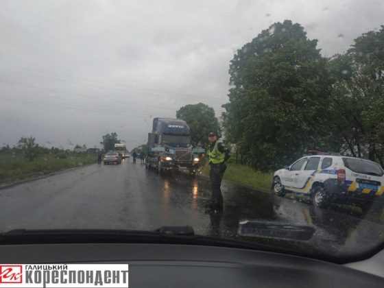 На Прикарпатті зіткнулися дві вантажівки ФОТО