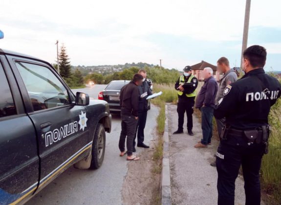 На Прикарпатті п'яний водій пропонував поліцейським хабар ФОТО