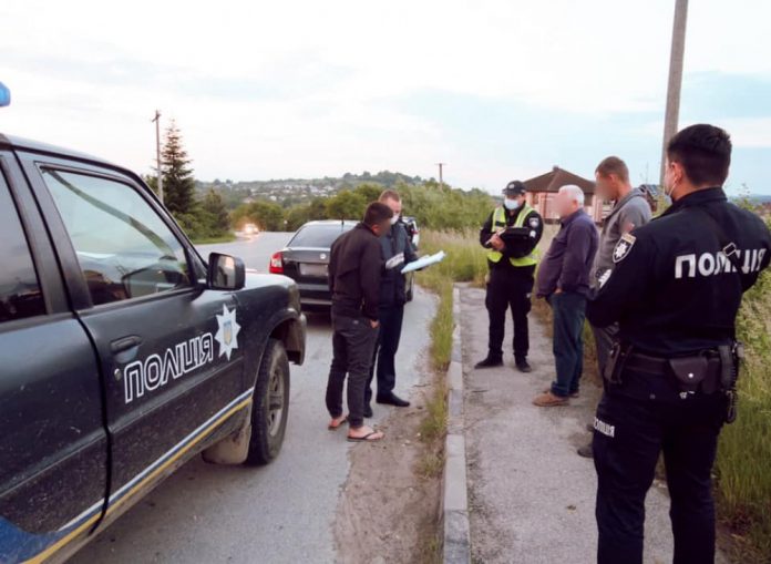 На Прикарпатті п'яний водій пропонував поліцейським хабар ФОТО