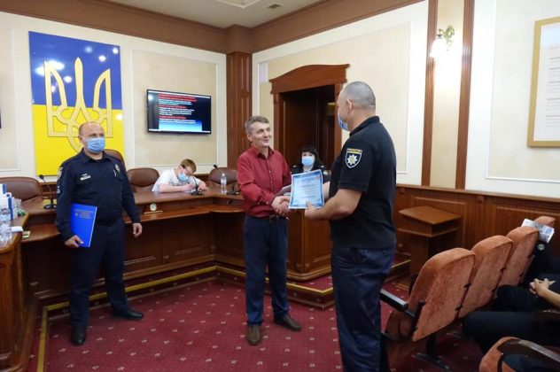 Прикарпатські поліціянти вдосконалили знання на онлайн-семінарі та тренінгу ФОТО