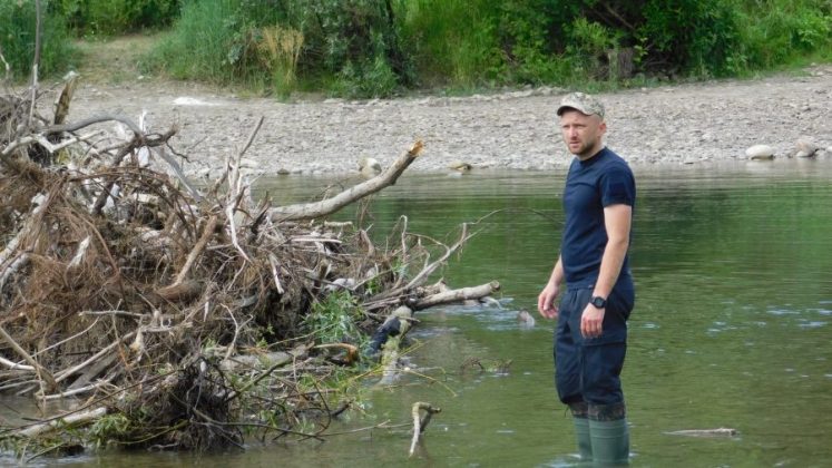 Щоб уникнути затоплення у Франківській ТГ продовжуються очищувати річки від завалів ФОТО