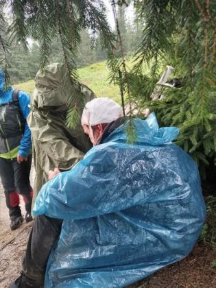 Під час сходження на Говерлу один із туристів травмував голову ФОТО