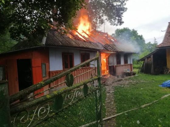 На Прикарпатті вогнеборці ліквідували пожежу житлового будинку ФОТО