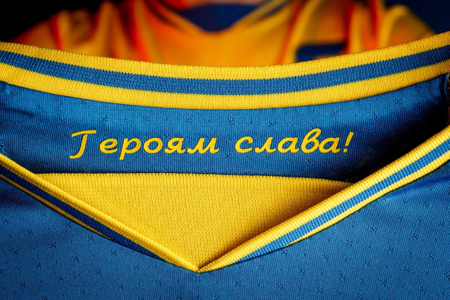 На формі національної збірної України таки писатиме: "Слава Україні" - "Героям Слава!"