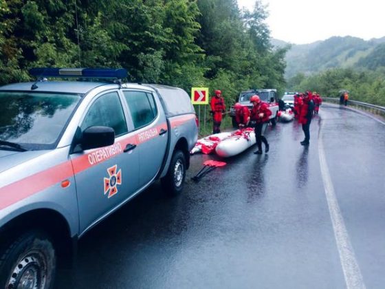 Прикарпатські поліцейські з'ясовують деталі загибелі неповнолітнього юнака ФОТО