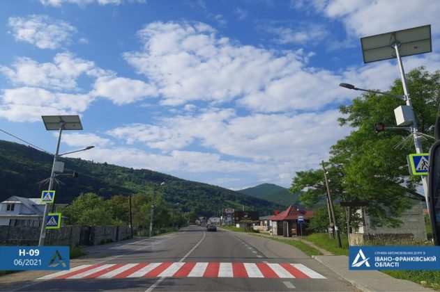 На ділянках дороги Мукачево – Львів облаштували тротуари ФОТО