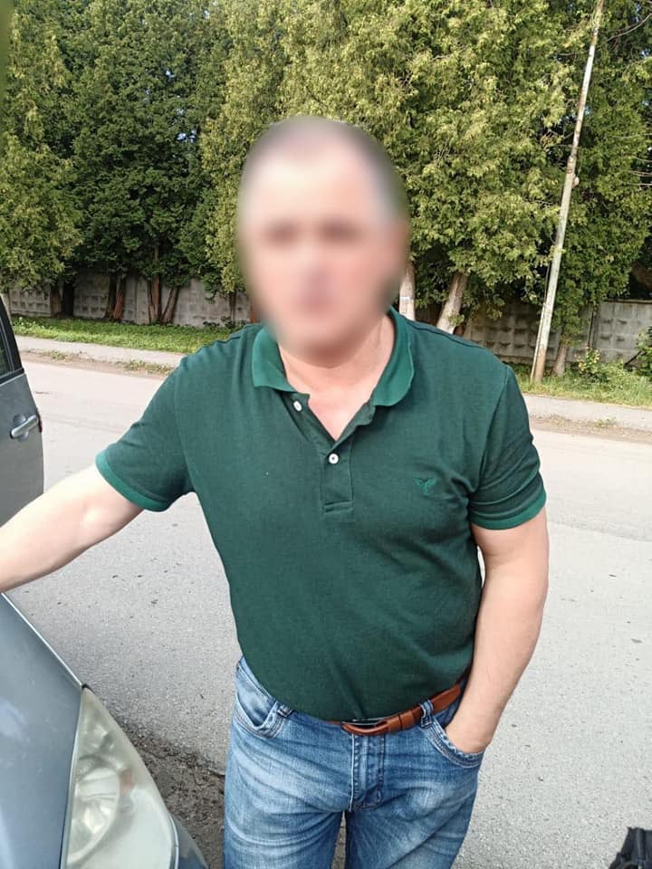 Прикарпатські поліцейські спіймали у іноземця, який збував фальшиві гроші ФОТО