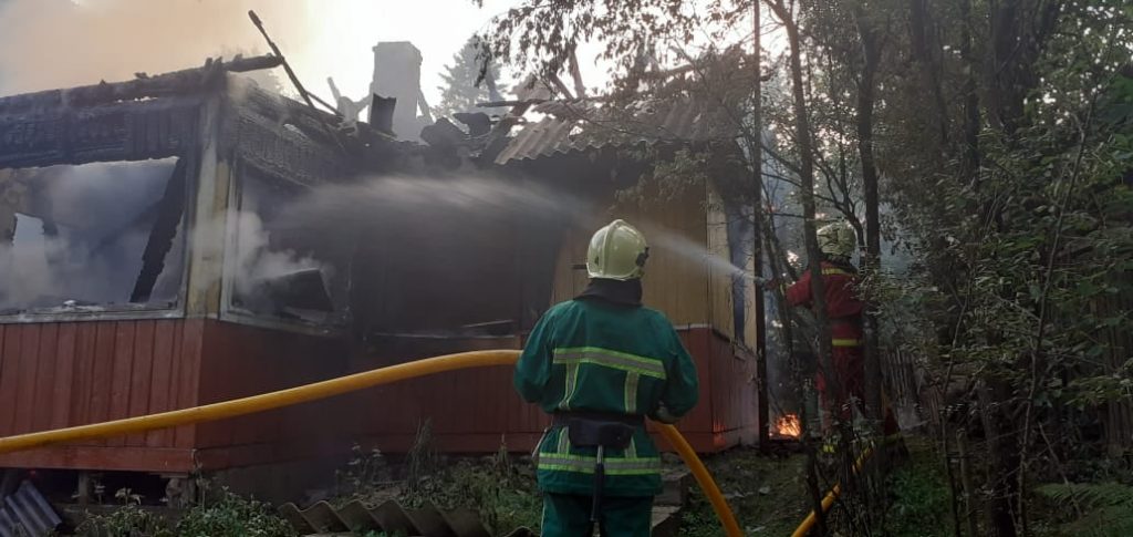 Прикарпатські вогнеборці ліквідували пожежу житлового будинку