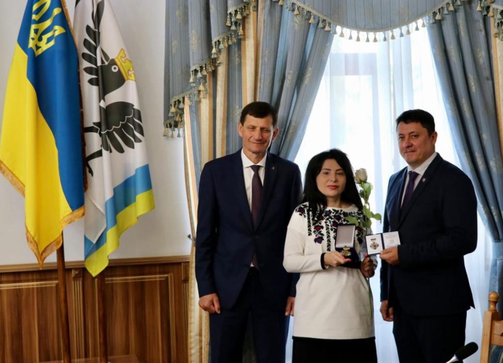 Медаллю “За заслуги перед Прикарпаттям” нагородили двох медиків