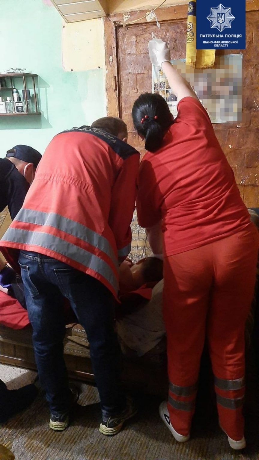 У Франківську маленький хлопчик врятував батька, якого порізала мама