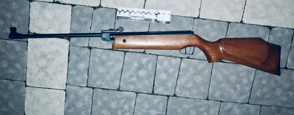 На Прикарптті п'яний молодик з рушниці підстрелив чоловіка у кафе ФОТО
