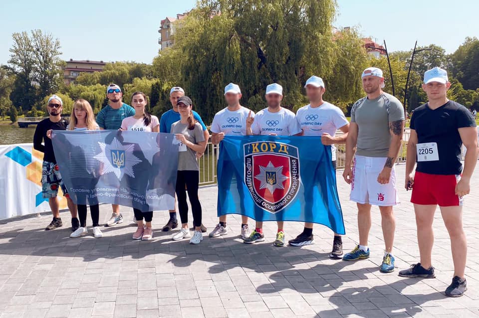 Прикарпатські поліцейські взяли участь в Олімпійському забігу ФОТО