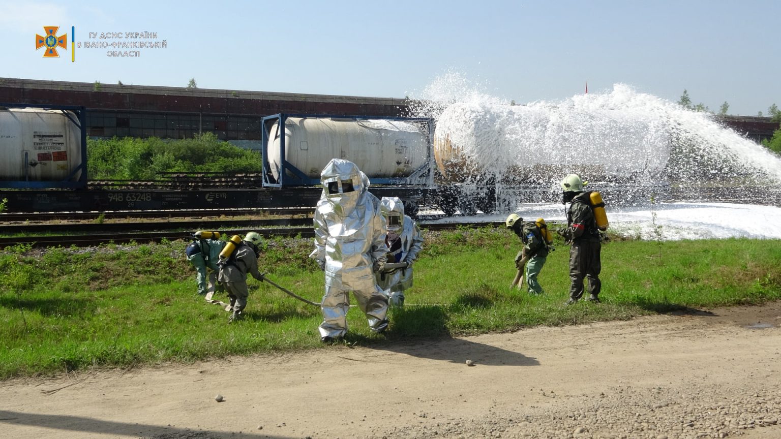 На «Карпатнафтохімі» рятувальники провели навчання ФОТО