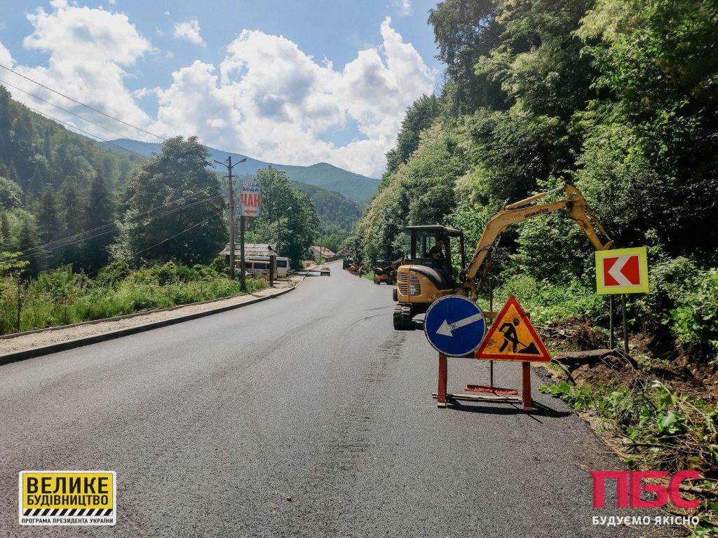 На Франківщині продовжують ремонтувати дорогу державного значення ФОТО