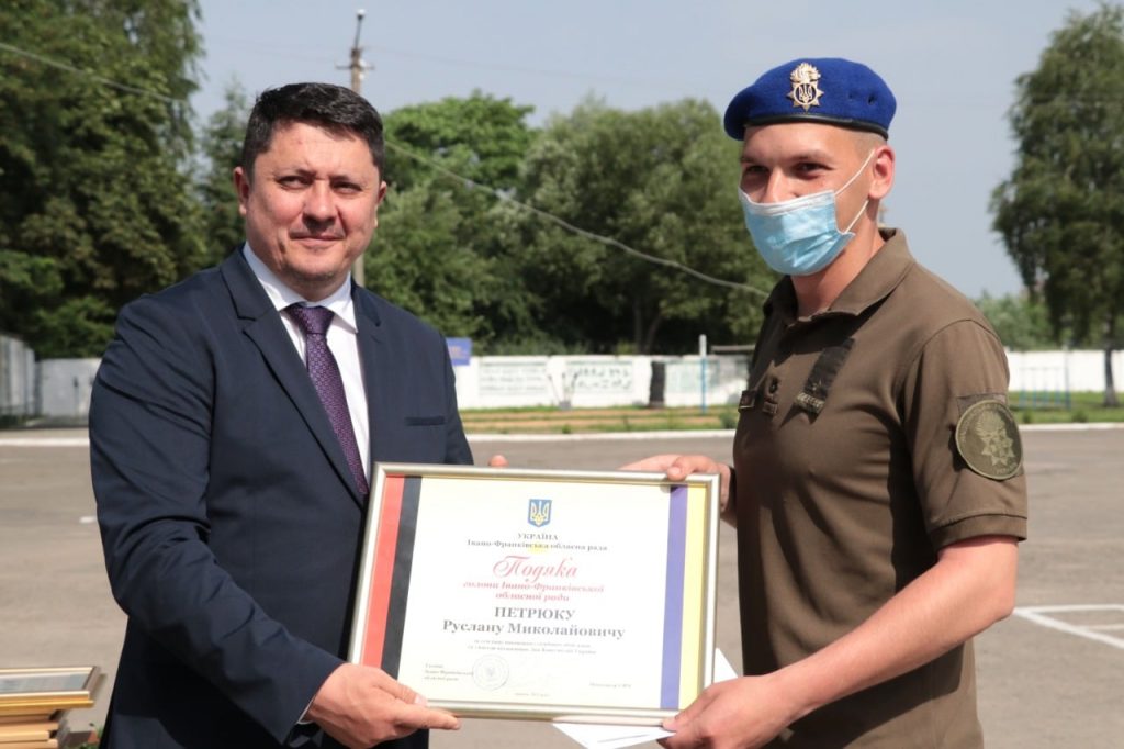 Голова ОДА напередодні Дня Конституції України відвідав військову частину 1241 Національної гвардії ФОТО