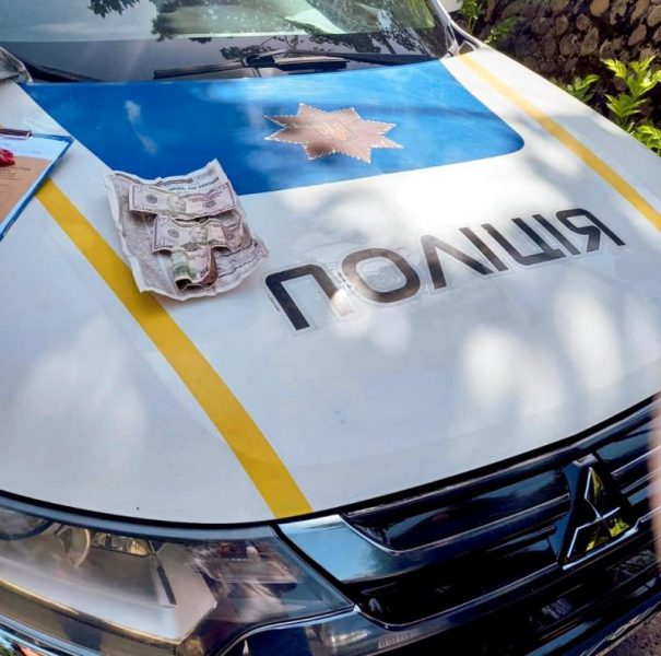 У Калуші водій-порушник намагався відкупитись від поліцейських ФОТО