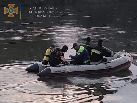 Рятувальники розповіли подробиці загибелі чоловіка, який потонув у Дністрі, рятуючи доньок ФОТО