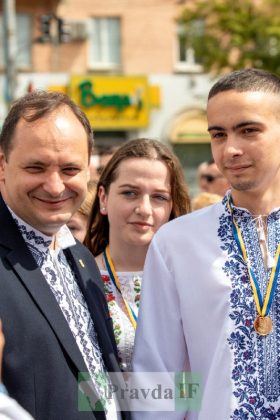 У Франківську найкращим випускникам вручили медалі ФОТОРЕПОРТАЖ