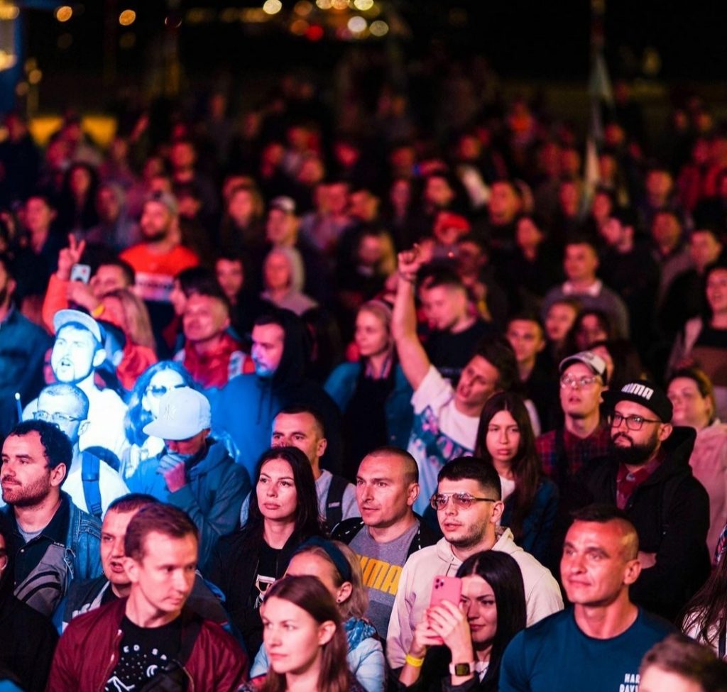 Без дотримання карантинних норм та захисних масок - на Франківщині відгриміла перша частина “Atlas Weekend”