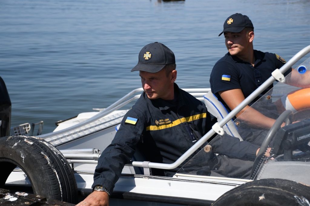В Івано-Франківську п'яний рибалка намагався переплисти міське озеро