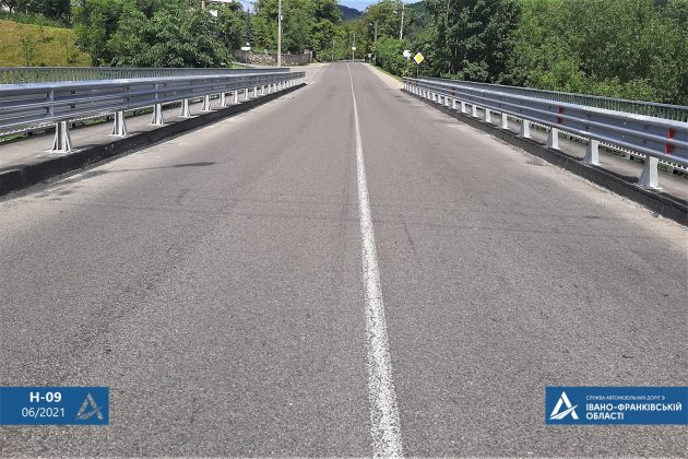 В Івано-Франківській області, на трасі сполученням Мукачево-Львів, ремонтують відразу три мости ФОТО